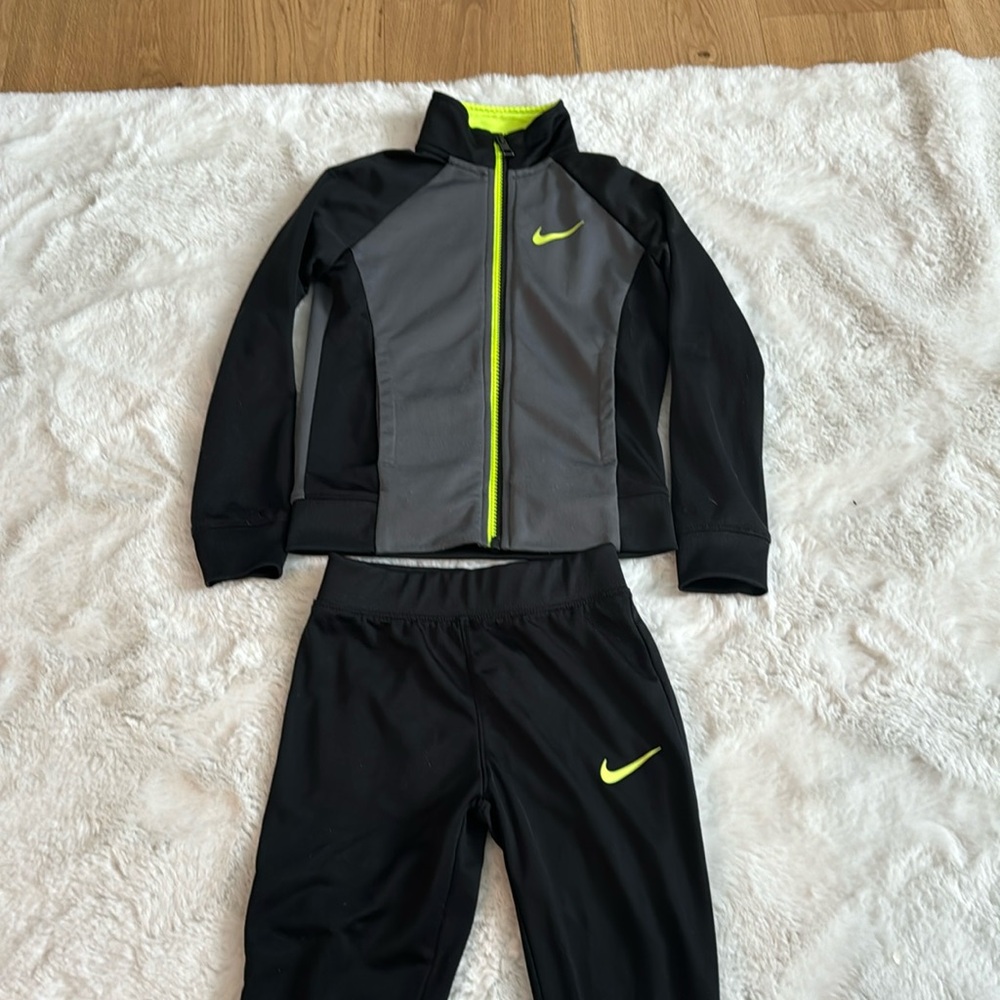 Nike Kids Jogger Set - xs size 4T - black and yellow